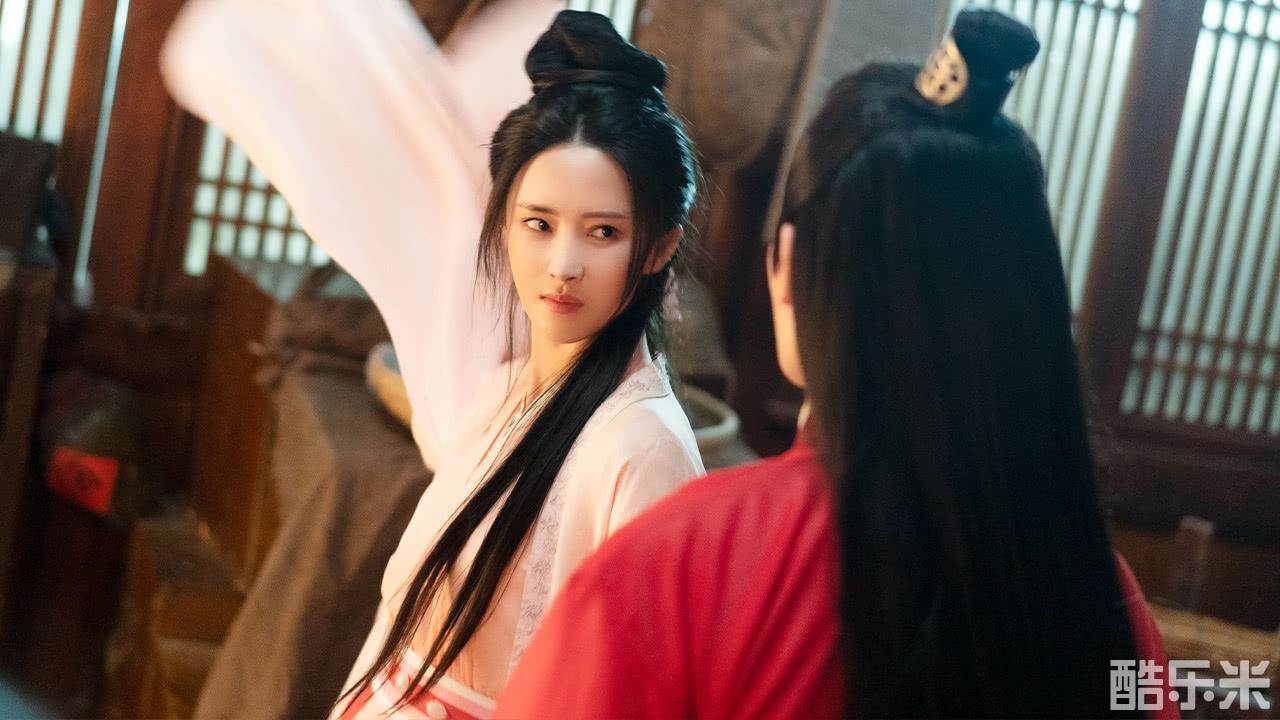 与凤飞