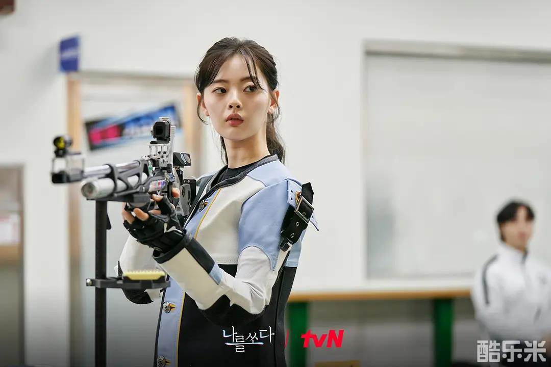朝我射击