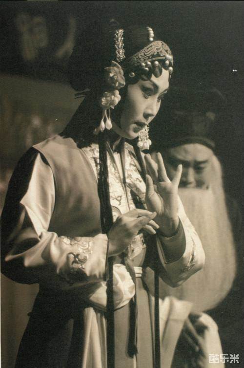 王芳