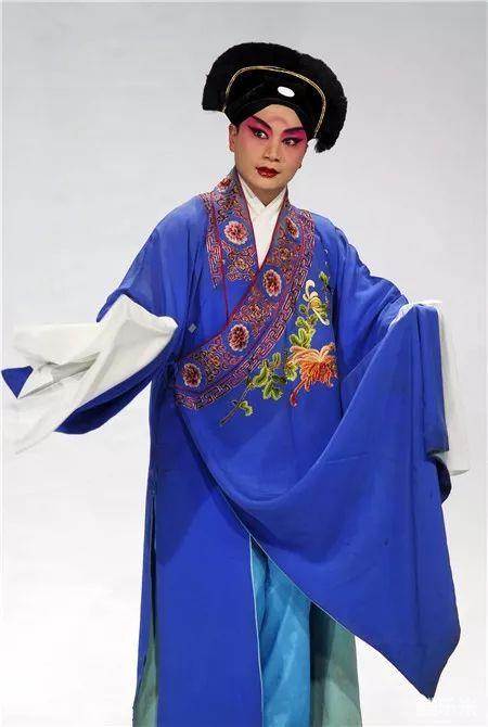 汪育殊